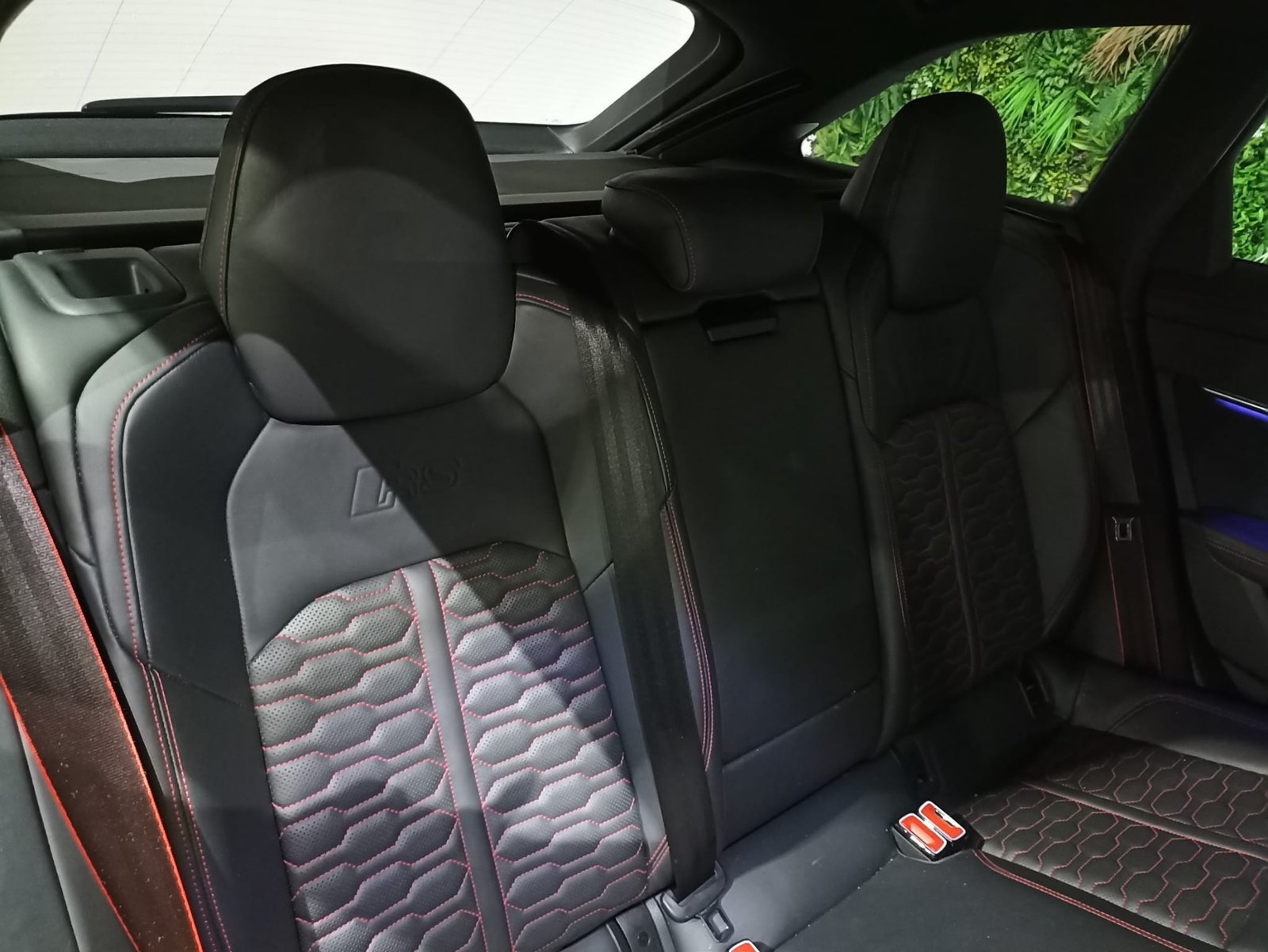 Descubre la eficiencia en el consumo de combustible del Audi RS Avant 4.0 TFSI  . ¡Todo sobre su rendimiento!